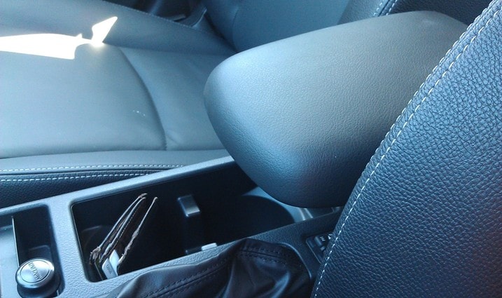 impreza armrest.jpg